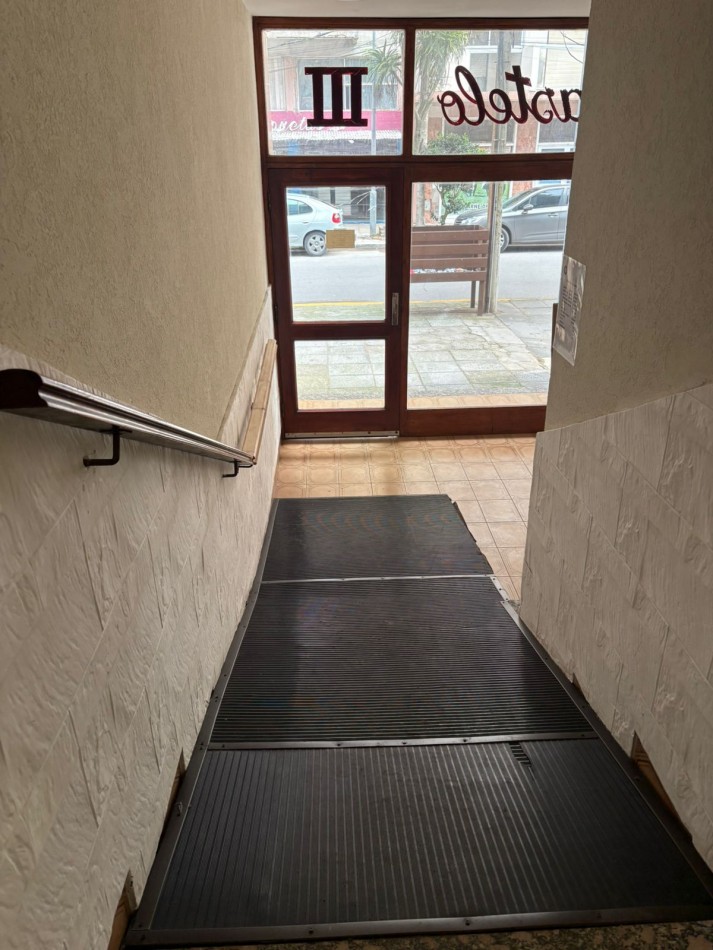 DEPARTAMENTO SOBRE PEATONAL