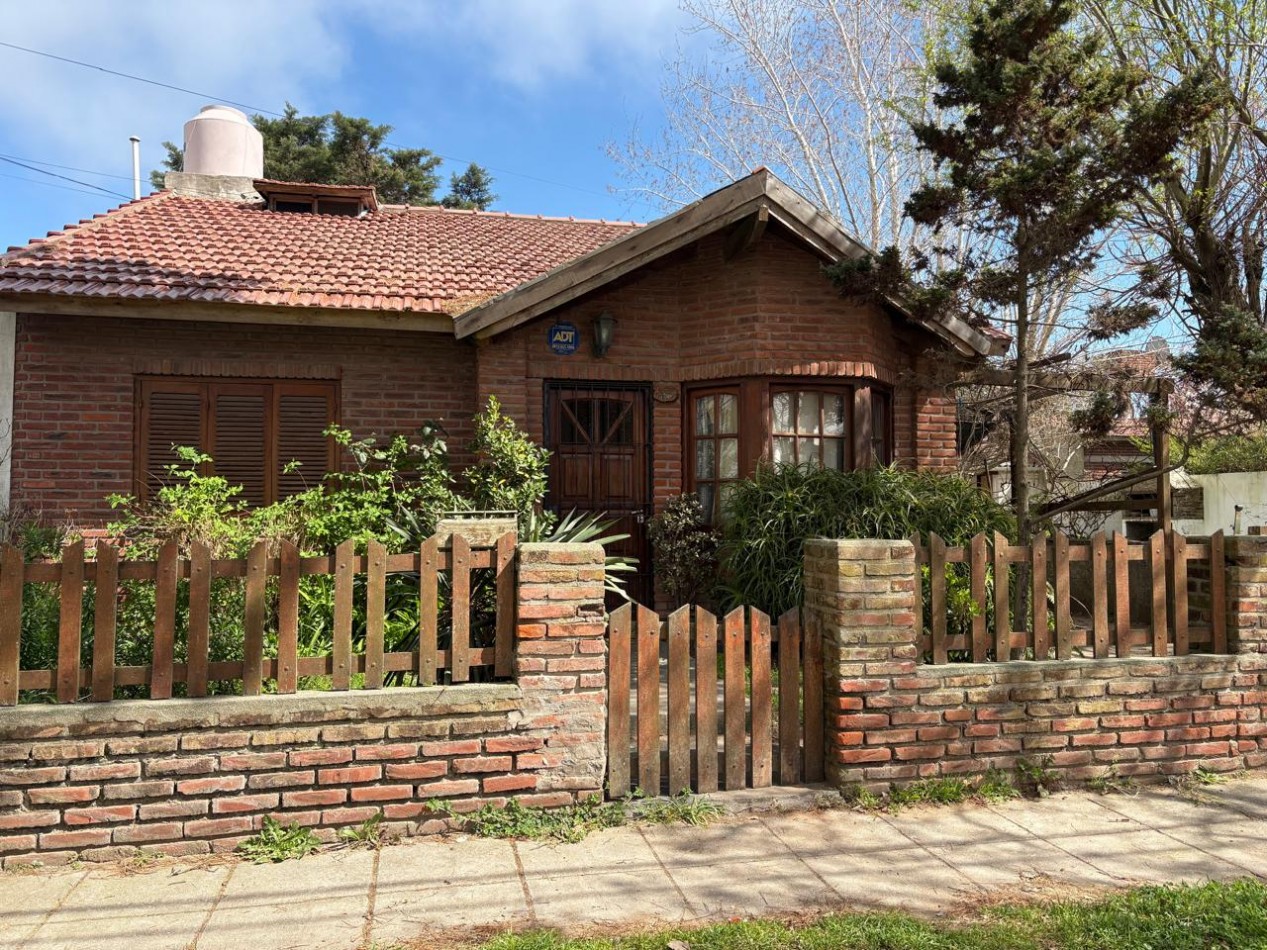 CASA TIPO CHALET + DEPTO DE 2 AMBIENTES