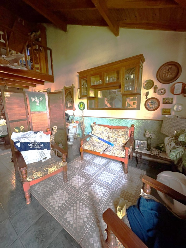 CASA TIPO CHALET + DEPTO DE 2 AMBIENTES