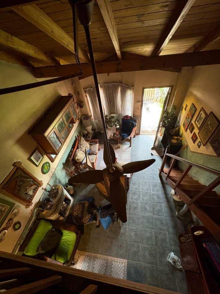 CASA TIPO CHALET + DEPTO DE 2 AMBIENTES
