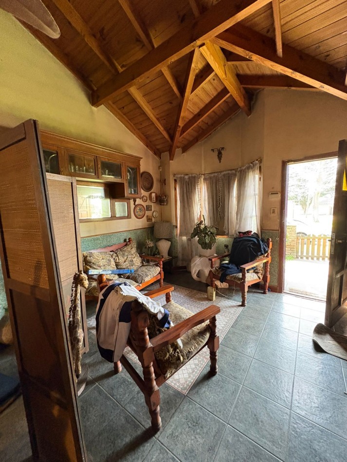 CASA TIPO CHALET + DEPTO DE 2 AMBIENTES