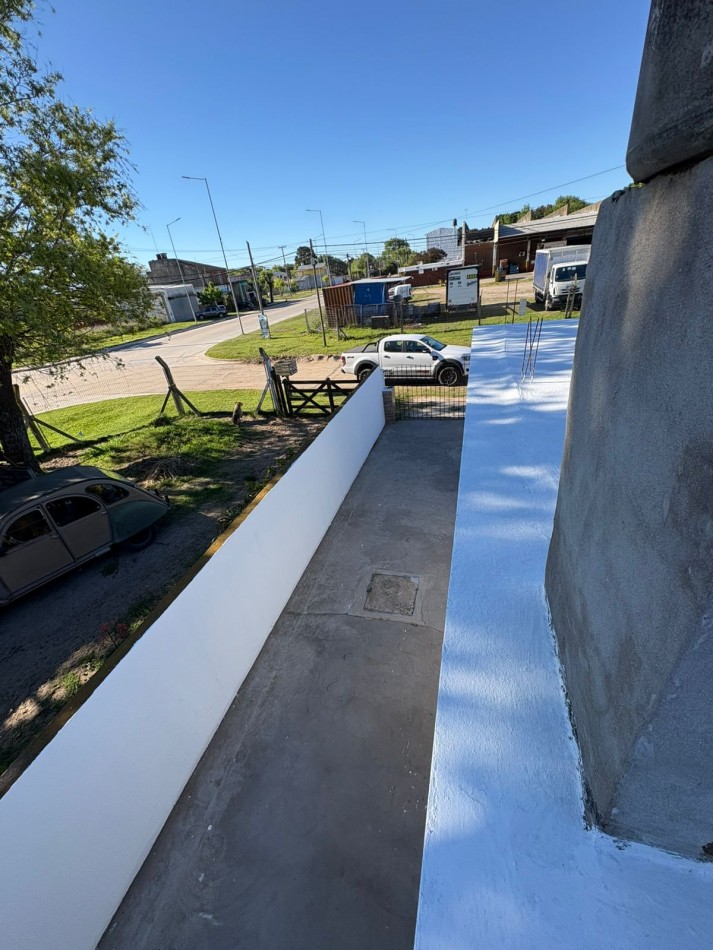 CASA AMERICANA CON DEPTO DE 3 AMBIENTES