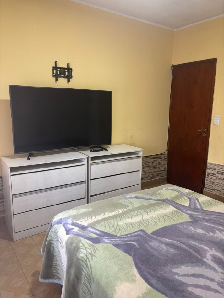 CASA AMERICANA CON DEPTO DE 3 AMBIENTES