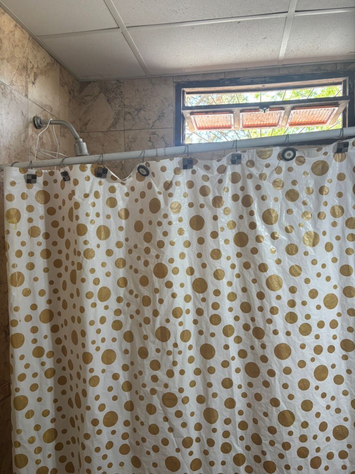 CASA AMERICANA CON DEPTO DE 3 AMBIENTES