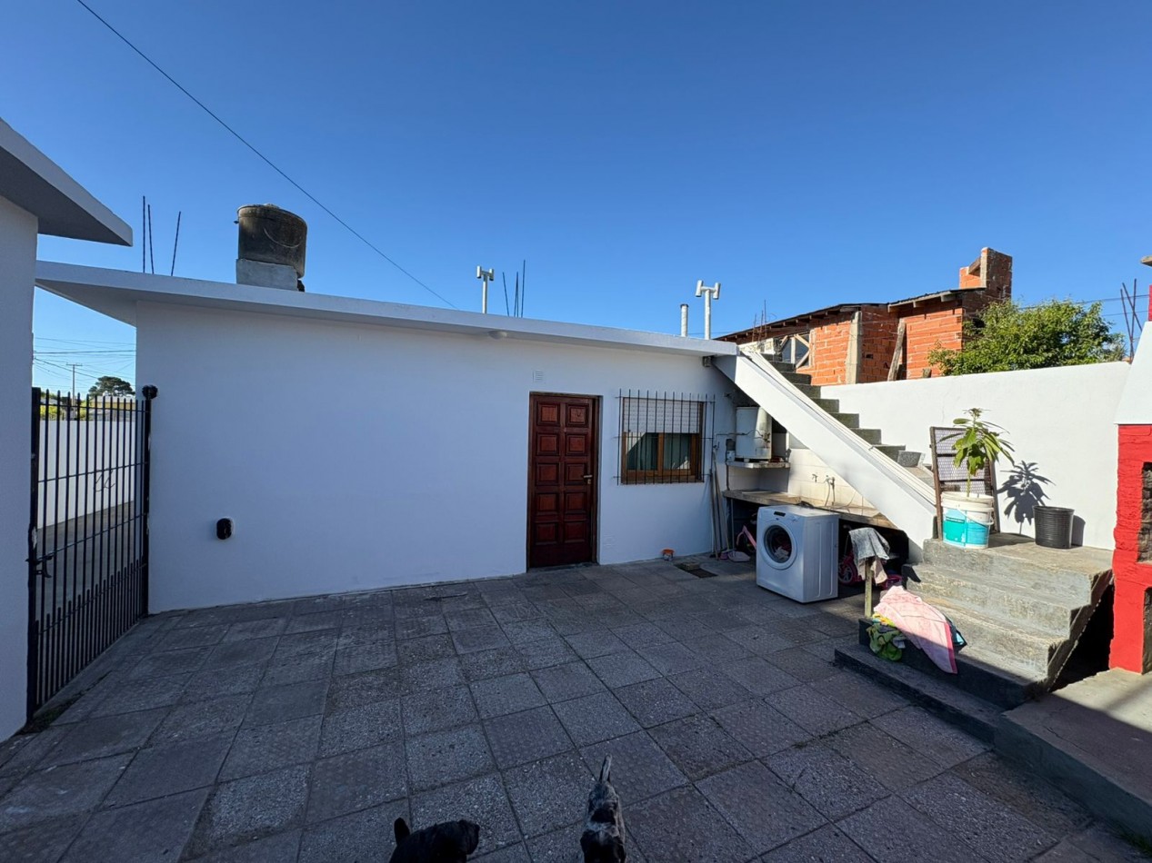 CASA AMERICANA CON DEPTO DE 3 AMBIENTES