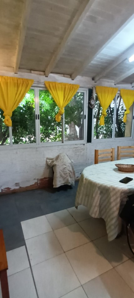 CASA EN 2 PLANTAS ,EXCELENTE  UBICACION 