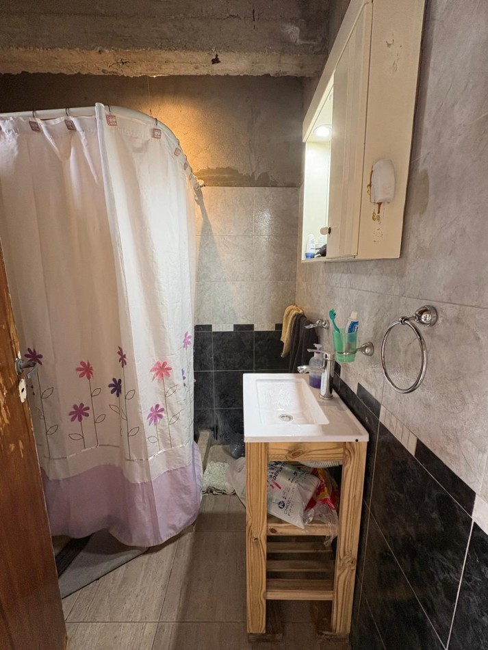 CASA DE 3 AMB,+DEPTO DE 3 AMB. NUEVO + MONOAMBIENTE