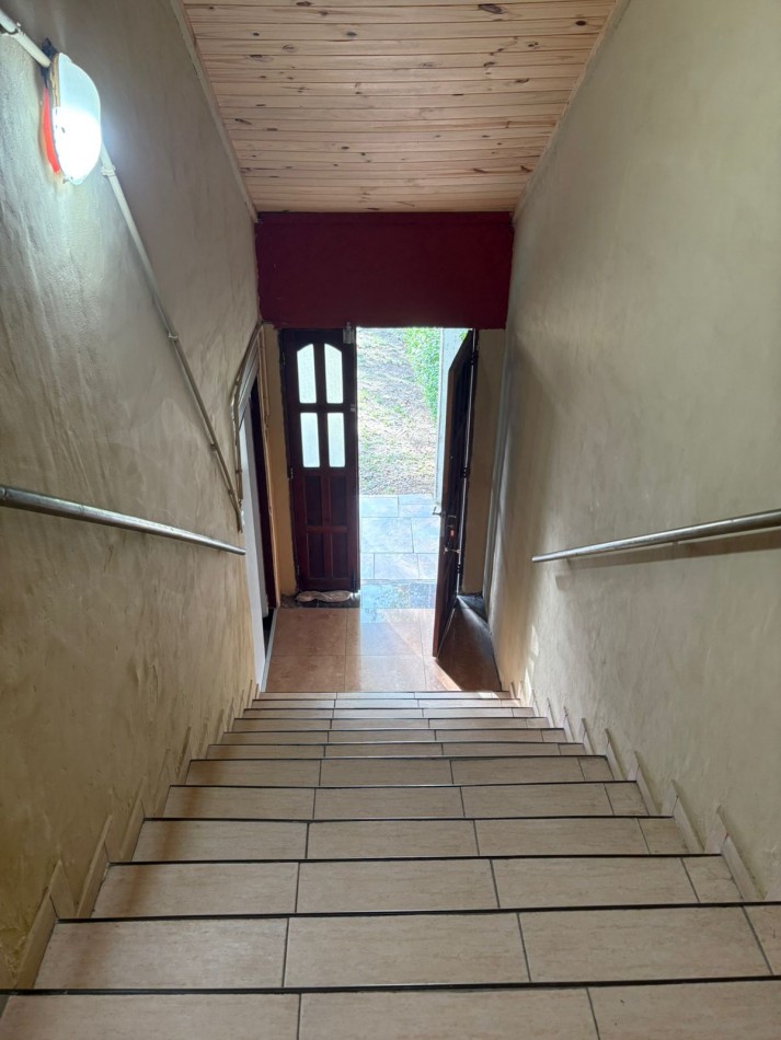 CASA DE 2 PLANTAS EXELENTE UBICACION