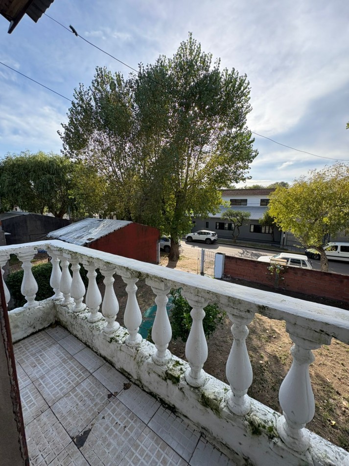 CASA DE 2 PLANTAS EXELENTE UBICACION