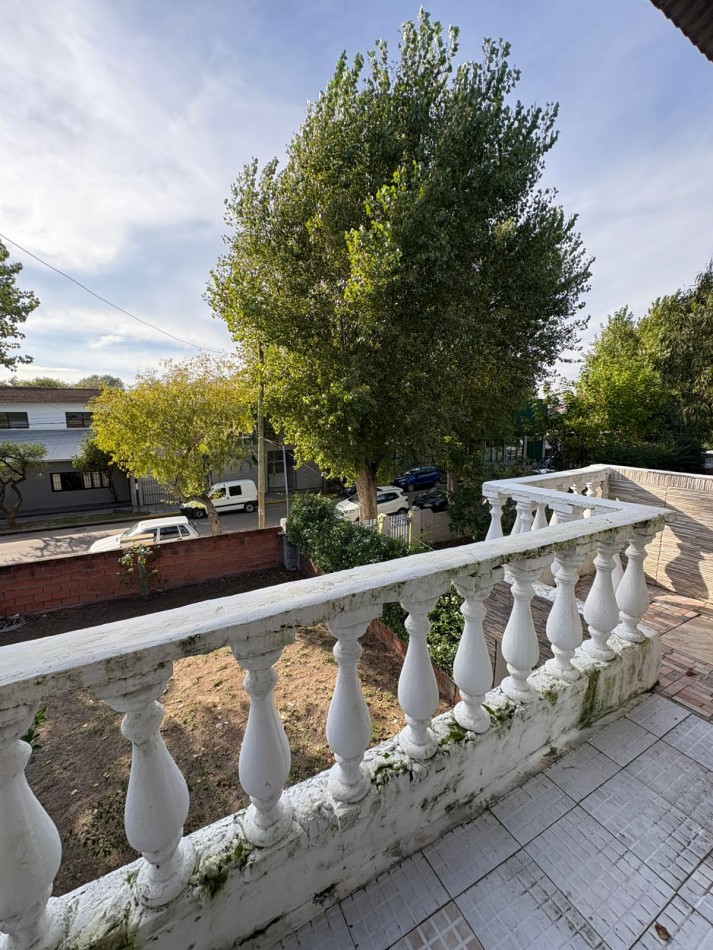 CASA DE 2 PLANTAS EXELENTE UBICACION