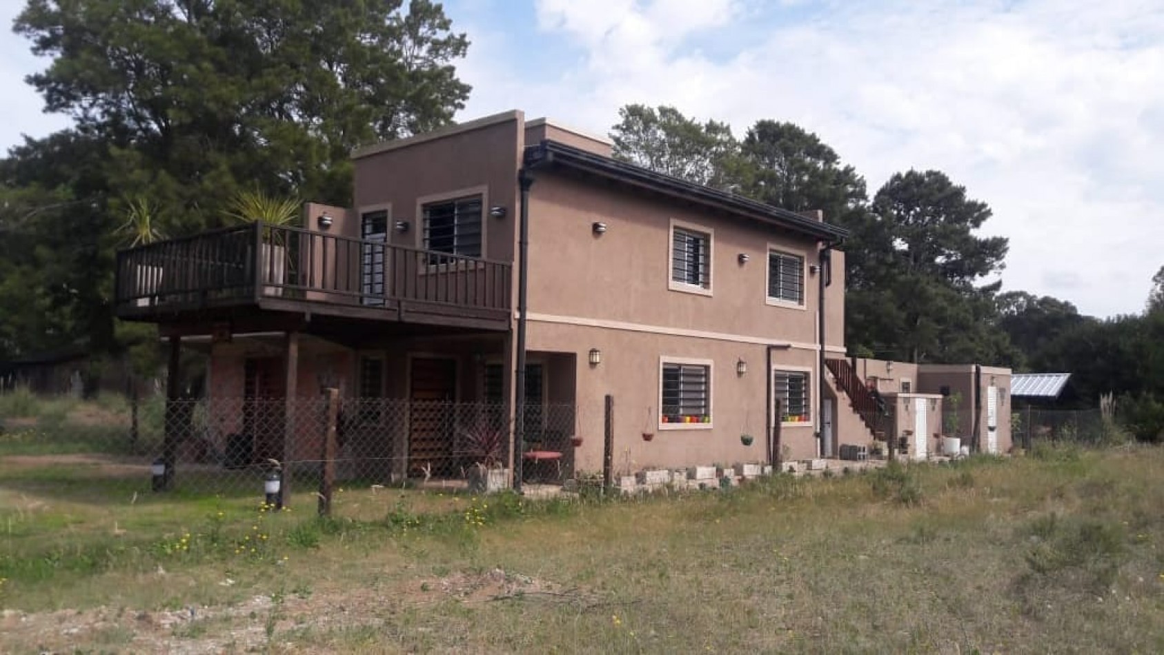 CASAS 2 + DEPARTAMENTO SOBRE AVENIDA