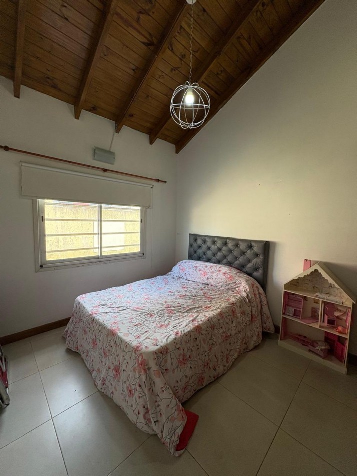 CASA TIPO CHALET EN ZONA RESIDENCIAL