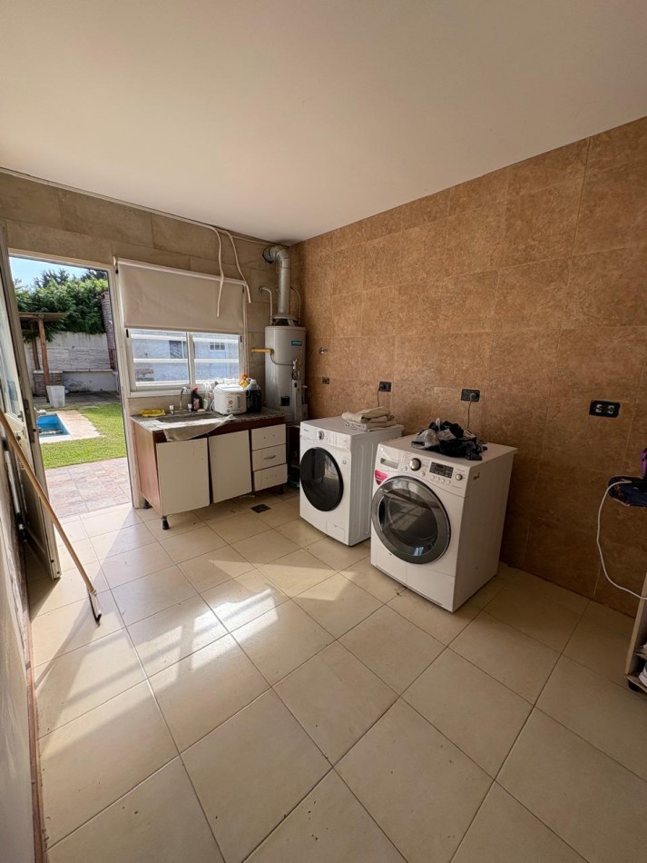 CASA TIPO CHALET EN ZONA RESIDENCIAL