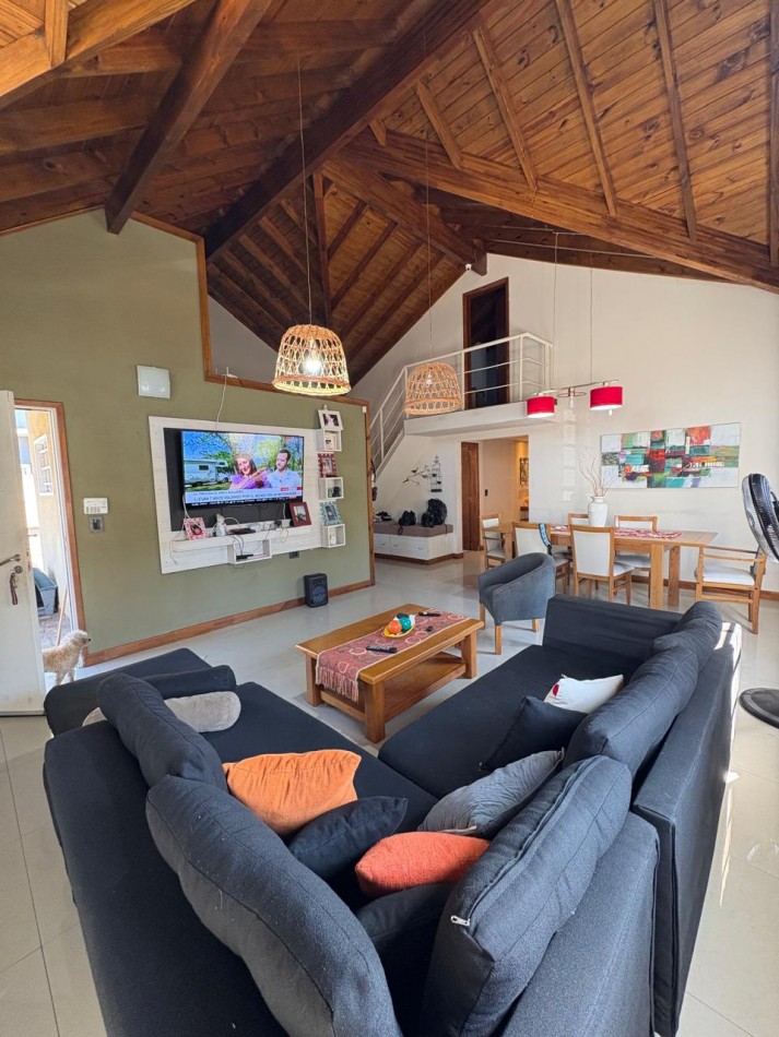 CASA TIPO CHALET EN ZONA RESIDENCIAL