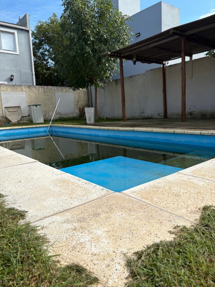 CASA TIPO CHALET EN ZONA RESIDENCIAL