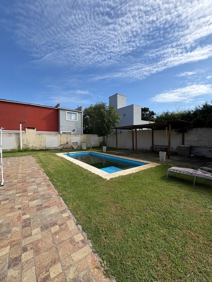 CASA TIPO CHALET EN ZONA RESIDENCIAL