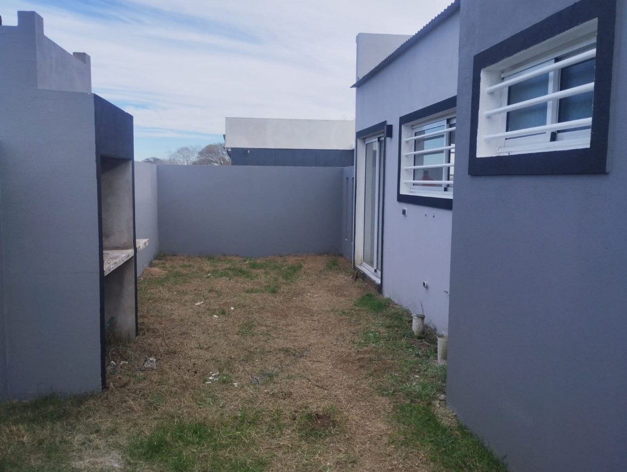 DUPLEX EN BARRIO SEMI CERRADO